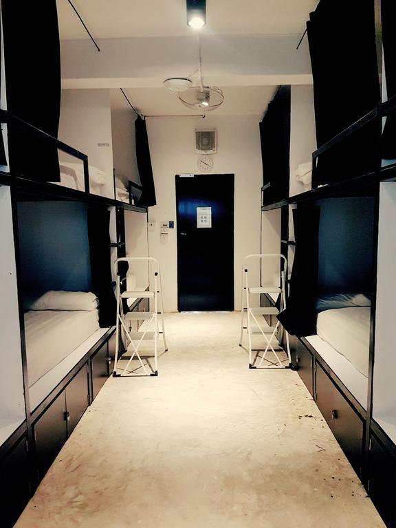 Seek Sleep Hostel Bangkok Luaran gambar