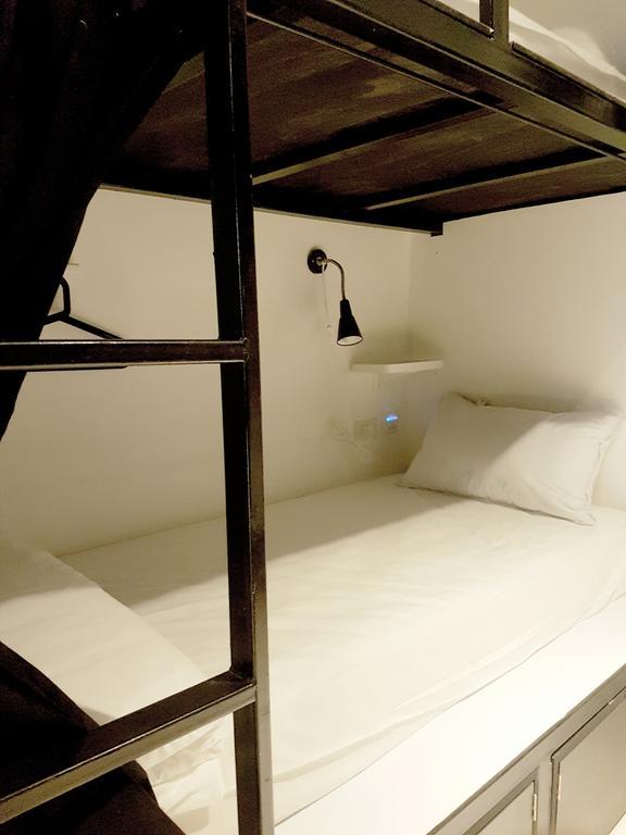Seek Sleep Hostel Bangkok Luaran gambar