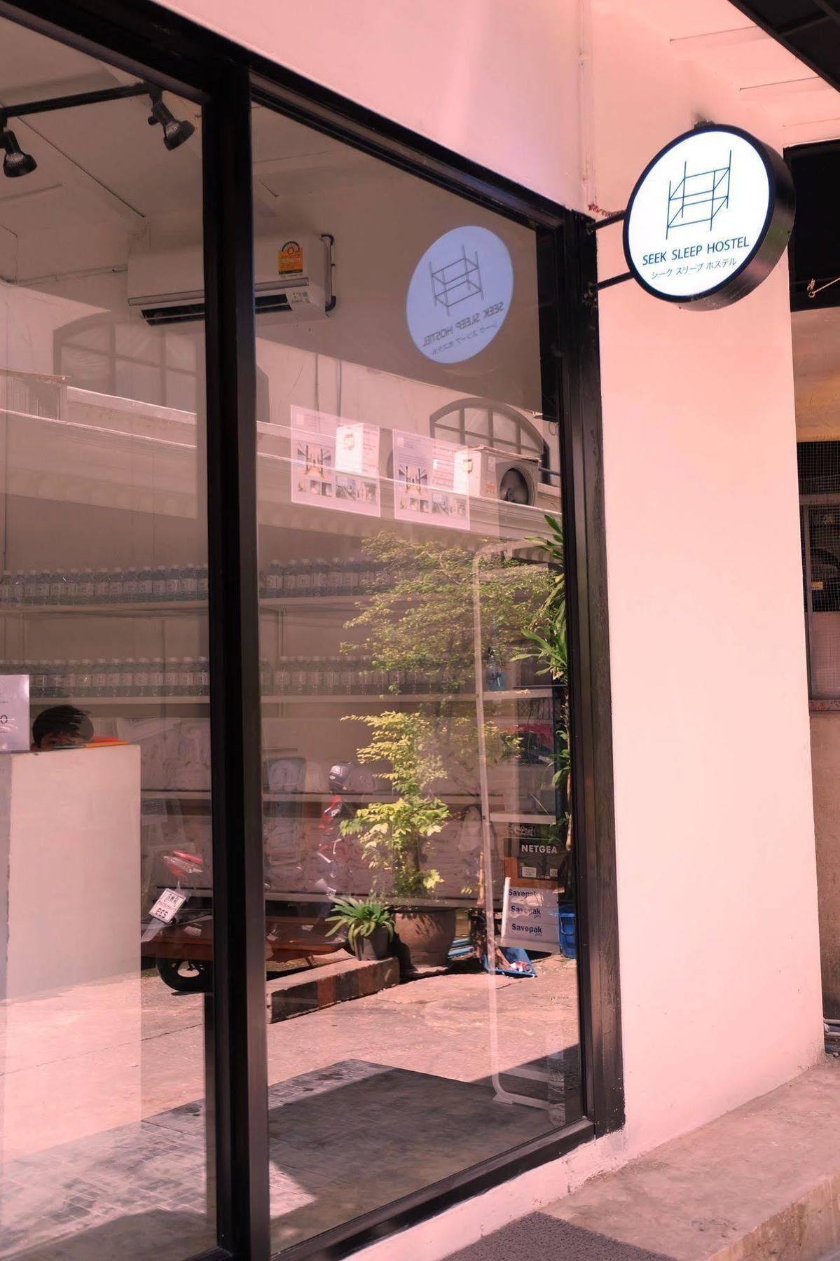 Seek Sleep Hostel Bangkok Luaran gambar