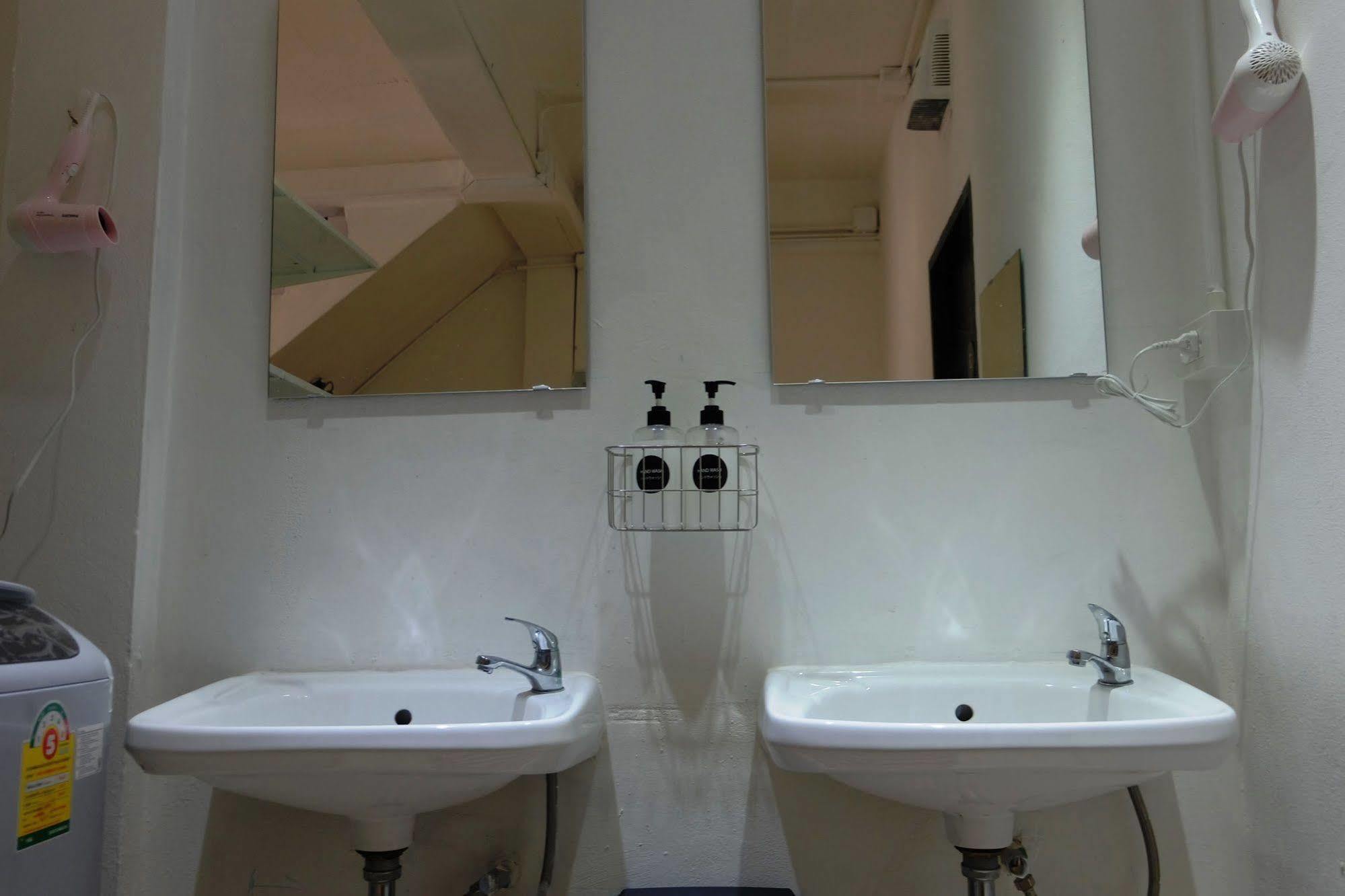 Seek Sleep Hostel Bangkok Luaran gambar