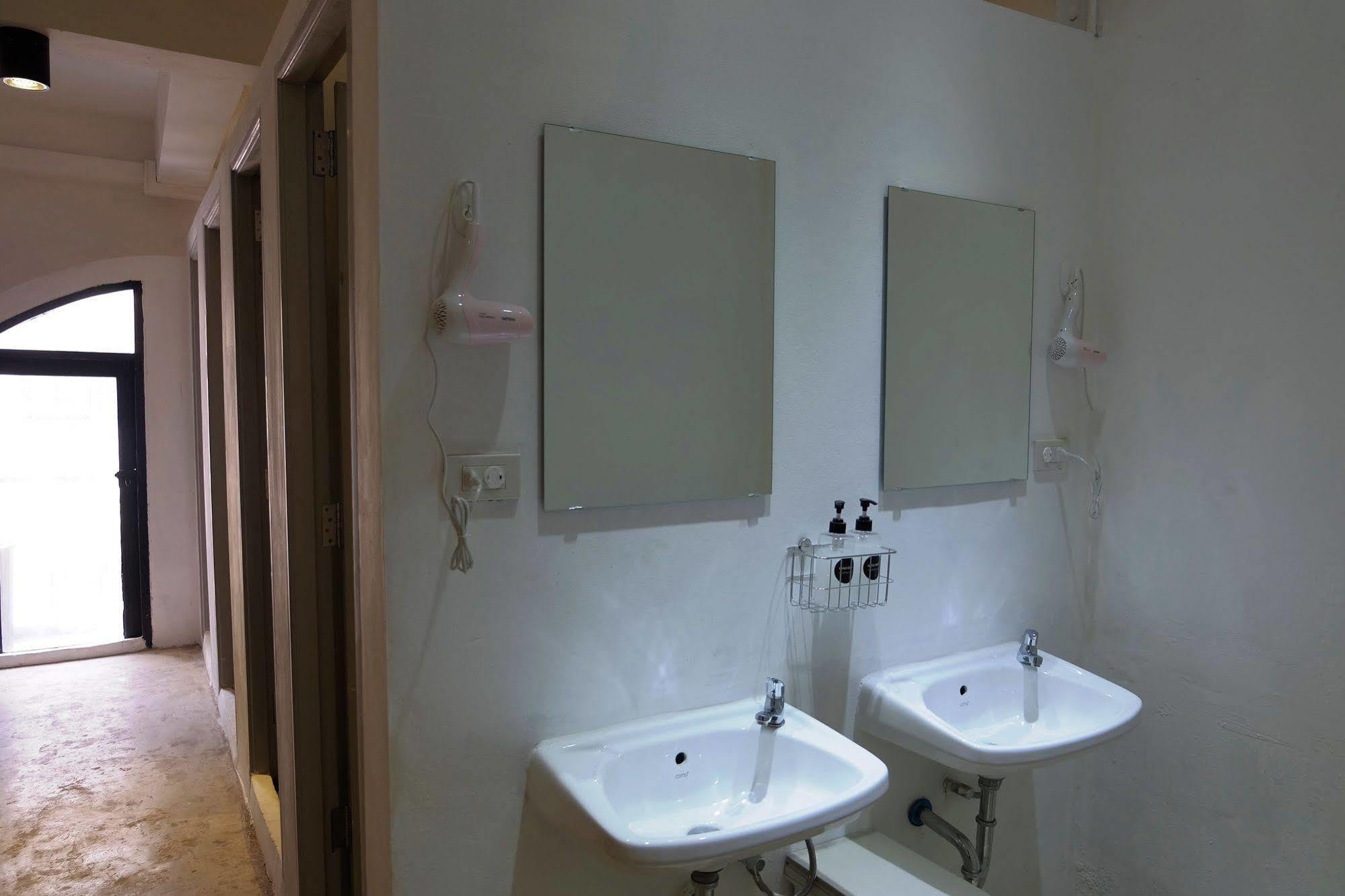 Seek Sleep Hostel Bangkok Luaran gambar
