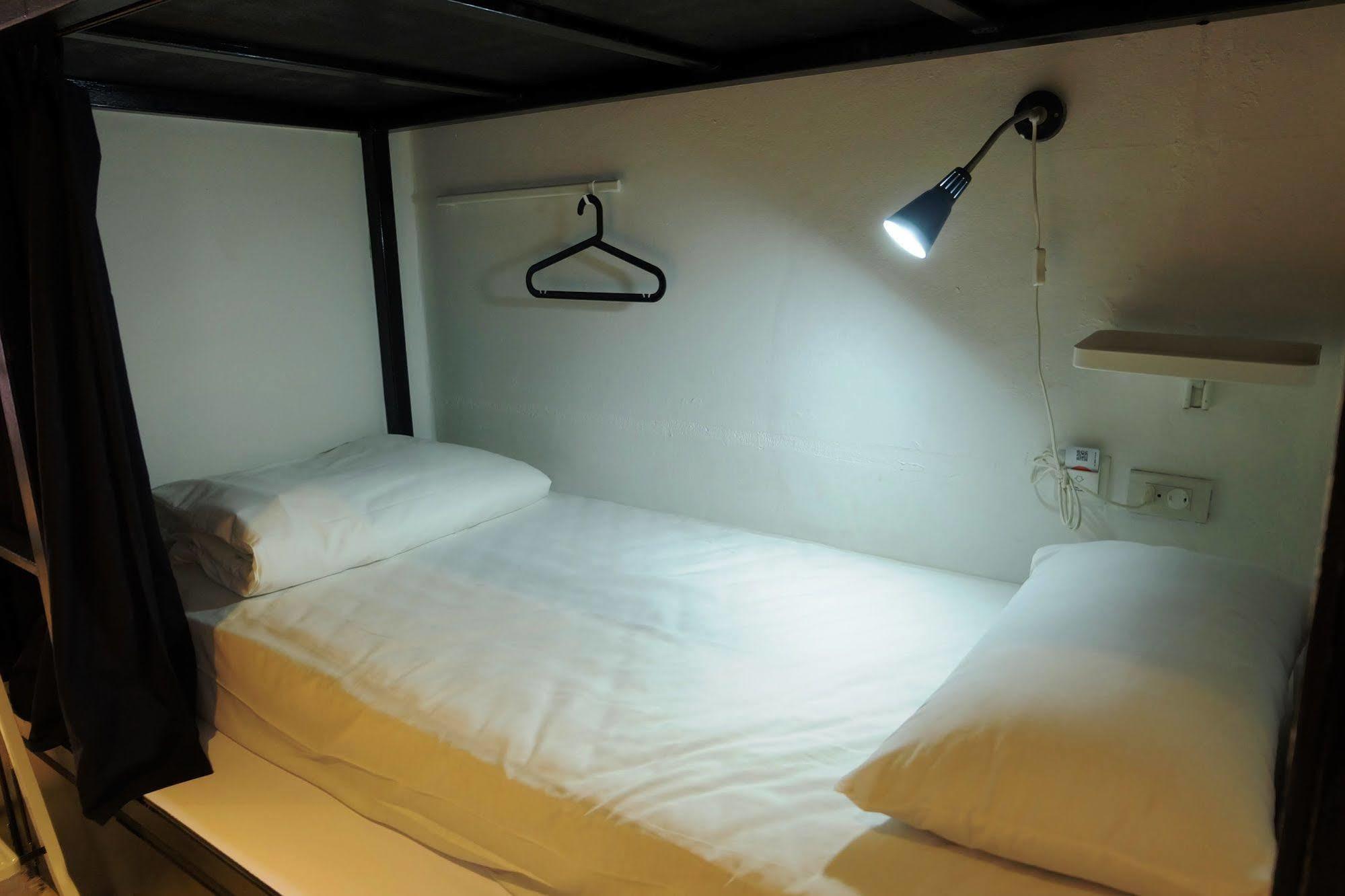 Seek Sleep Hostel Bangkok Luaran gambar