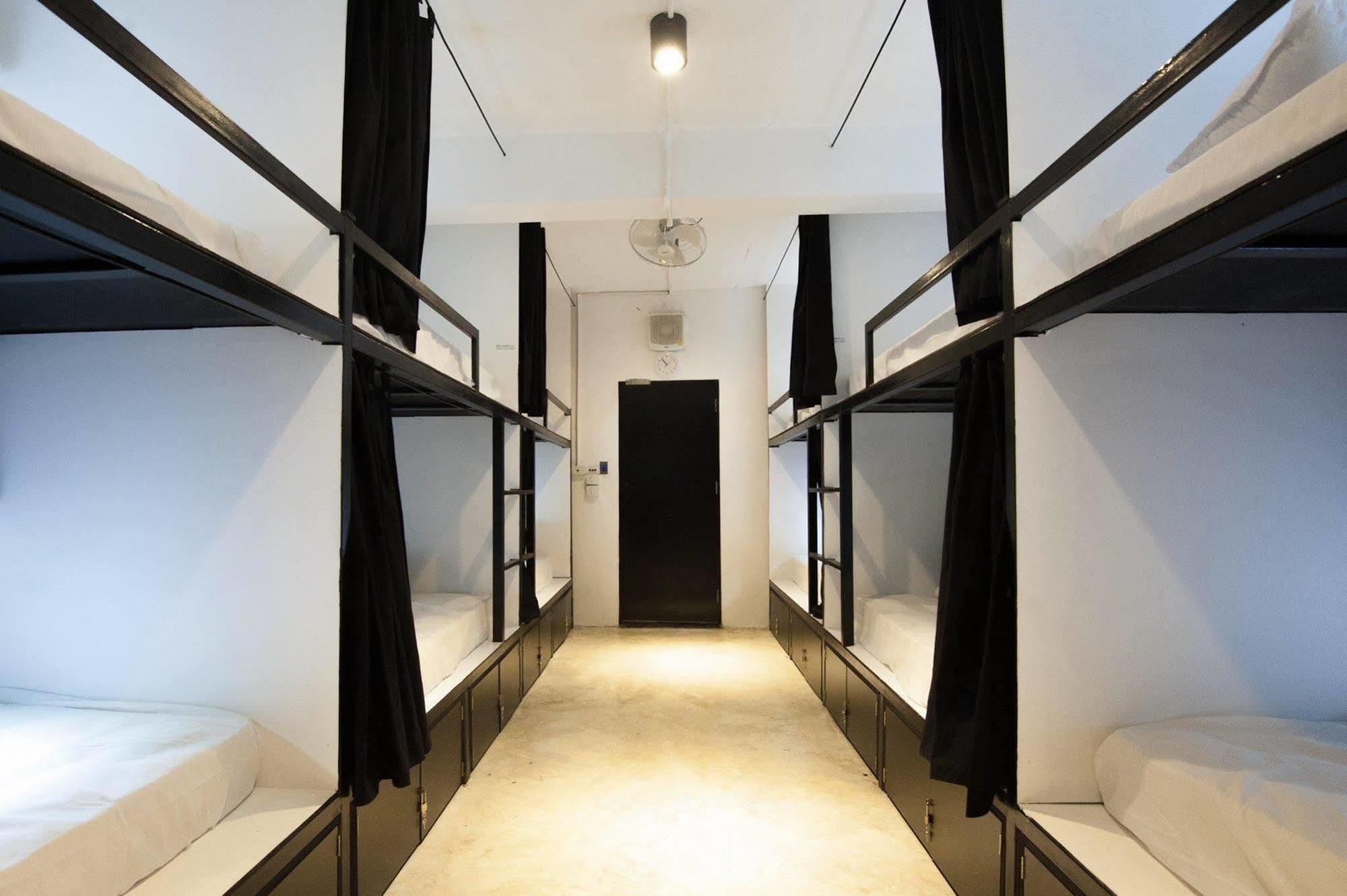 Seek Sleep Hostel Bangkok Luaran gambar